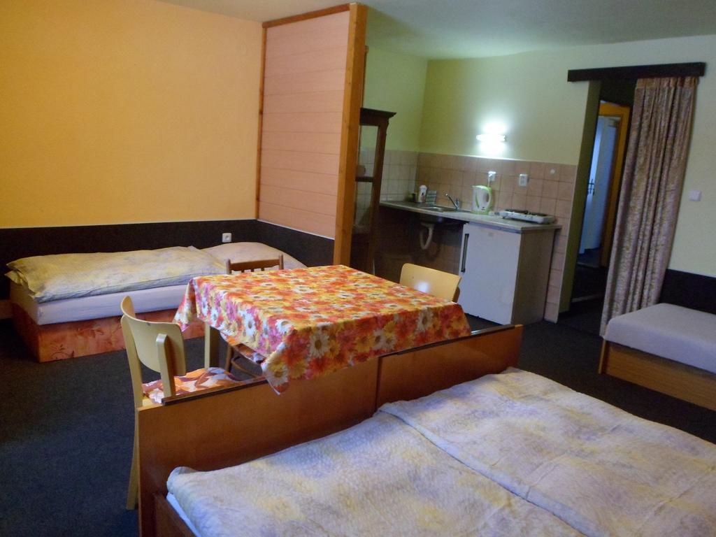 Privat Pohoda باسيكي ناد جيزرو الغرفة الصورة